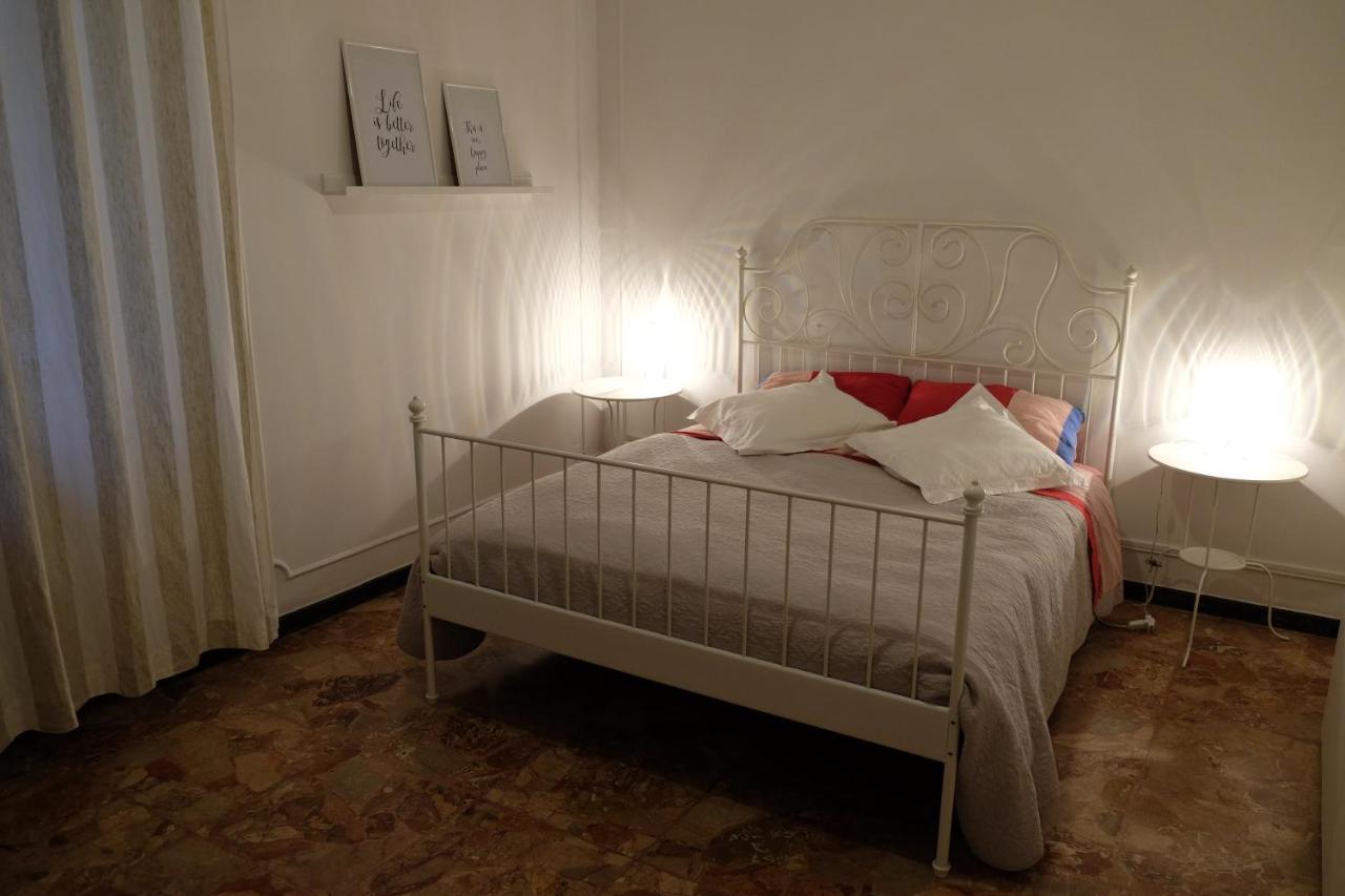 Spaziosa Matrimoniale Nel Centro Di Modena Módena Exterior foto