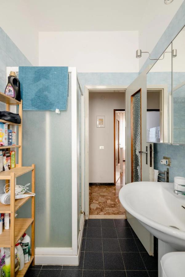 Spaziosa Matrimoniale Nel Centro Di Modena Módena Exterior foto