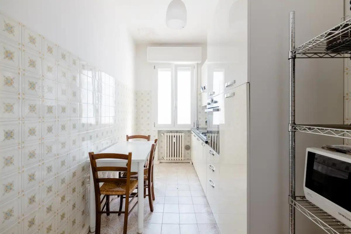 Spaziosa Matrimoniale Nel Centro Di Modena Módena Exterior foto